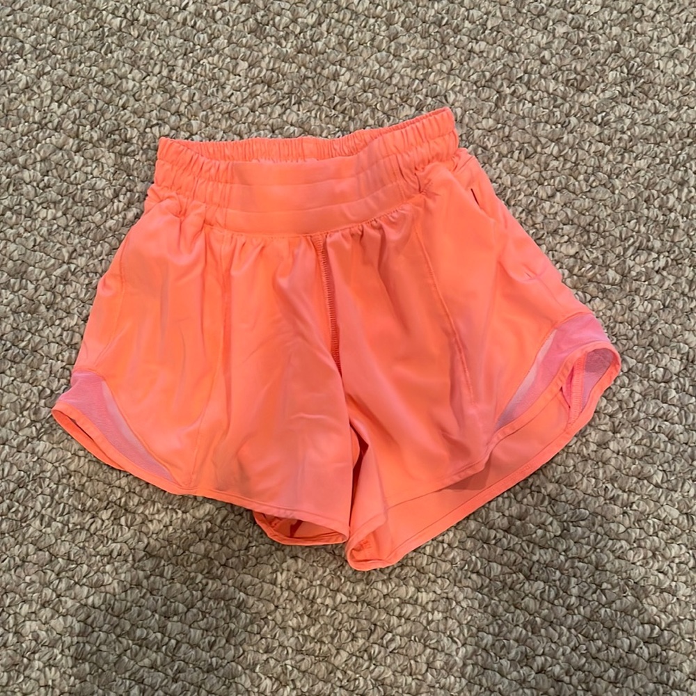 Lululemon Hotty Hot 4 in shorts SUNSET